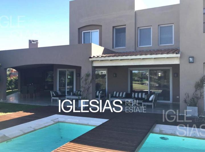 Casa · 312m² · 6 Ambientes · 1 Cochera