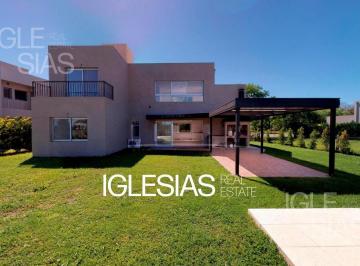 Casa · 226m² · 6 Ambientes · Casa en Venta Al Golf, en San Isidro Labrador, Villanueva