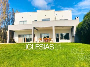 Casa · 250m² · 8 Ambientes · 2 Cocheras · Casa en Alquiler a La Laguna en Santa Clara, Villanueva
