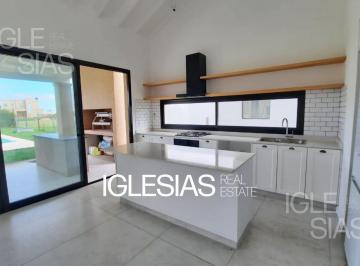 Casa · 123m² · 4 Ambientes · 2 Cocheras · Casa en Venta en San Sebastián, Escobar