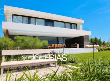 Casa · 560m² · 8 Ambientes · 3 Cocheras · Casa en Venta Al Río en Albanueva, Tigre
