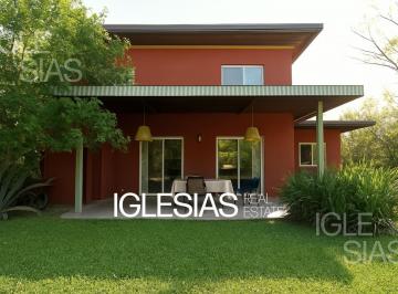 Casa · 228m² · 4 Ambientes · Casa en Venta en San Isidro Labrador, Villanueva