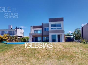 Casa · 243m² · 7 Ambientes · 2 Cocheras · Casa en Venta Al Lago en El Cantón Norte, Escobar