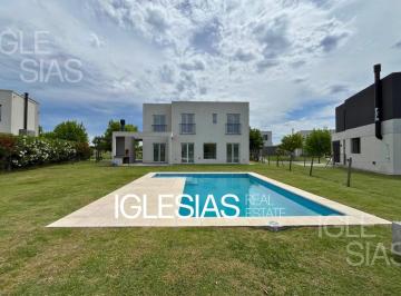 Casa · 170m² · 5 Ambientes · Casa en Venta en Cantón Golf, Escobar
