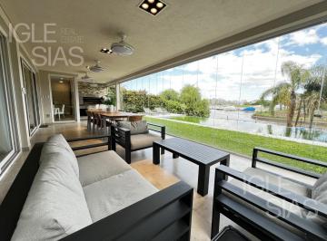 Casa · 373m² · 8 Ambientes · 3 Cocheras · Casa en Alquiler Al Rio