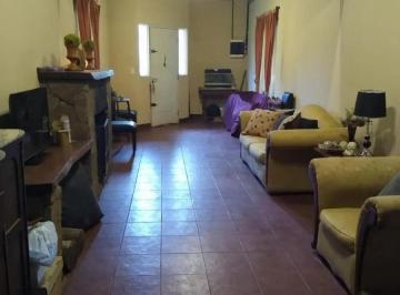 Casa · 160m² · 3 Ambientes · 4 Cocheras · Casa en Venta - 2 Dorm. 1 Baño - Cañuelas