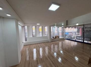 Local comercial · 84m² · Alquiler de Oficina/local Comercial en Peatonal San Martin y Cordoba 24 Meses