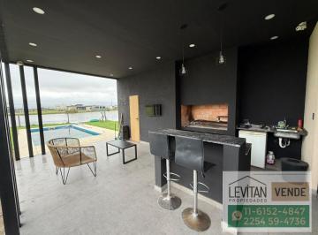Casa · 153m² · 4 Ambientes · 4 Cocheras · Casa 4 Ambientes a Estrenar con Pileta y Vista Al Lago | Santa Clara Al Sur