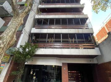Departamento de 4 ambientes, Caballito · Piso de Cuatro Ambientes con Dependencia Lavadero y Cochera