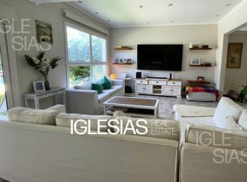 Casa · 330m² · 7 Ambientes · 2 Cocheras · Casa en Venta Al Lago en Barrancas del Lago, Nordelta