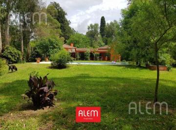 Quinta vacacional · 110m² · 3 Ambientes · Quinta en Barrio Los Pinos - Alquiler Anual