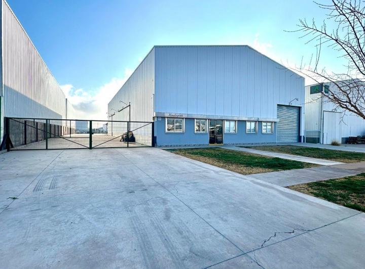 Bodega-Galpón · 800m² · 7 Ambientes