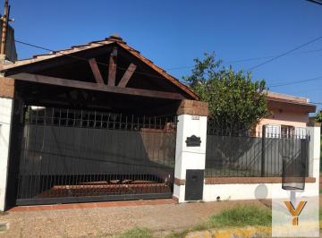Casa · 120m² · 5 Ambientes · 1 Cochera · Casa en Venta - 3 Dorm. 2 Baños - Cocheras - 360 m² - Merlo