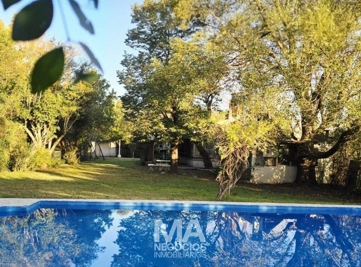 Casa · 200m² · 3 Ambientes · 1 Cochera