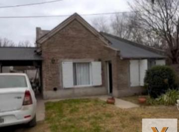 Casa · 130m² · 4 Ambientes · 1 Cochera · Casa en Venta - 3 Dorm. 1 Baño - Capitán Sarmiento