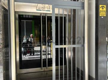 Oficina comercial · 43m² · 2 Ambientes · Oficina de 2 Ambientes con Balcón Terraza en Excelente Ubicación