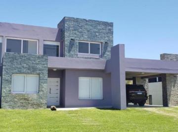 Casa · 200m² · 5 Ambientes · 1 Cochera · Casa en Venta - 4 Dorm. 4 Baños - Cochera - 230 m² - Pinamar