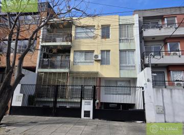 Departamento · 40m² · 1 Ambiente · 1 Cochera · Alquiler - Monoambiente Luminoso en La Calabria, San Isidro, con Cochera y Pileta Comunitaria