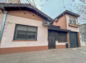 Casa · 74m² · 4 Ambientes · 2 Cocheras · Venta Casa 4 Ambientes con Cochera Quincho y Patio con Pileta