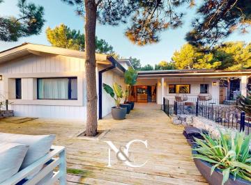 Casa · 228m² · 6 Ambientes · 1 Cochera · Casa en Venta en Costa Esmeralda