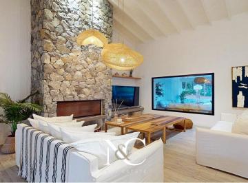 Casa · 228m² · 6 Ambientes · 1 Cochera · Casa en Venta en Costa Esmeralda
