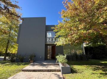 Casa · 288m² · 4 Ambientes · 1 Cochera · Casa en Alquiler en Ayres Plaza, Pilar, G. B. a. Zona Norte