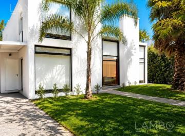 Casa · 160m² · 4 Ambientes · 2 Cocheras · Venta Casa Pilar Barrio Pilar Privado