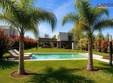 Casa · 160m² · 4 Ambientes · 2 Cocheras · Venta Casa Pilar Barrio Pilar Privado