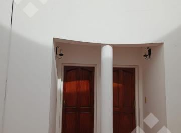 Casa · 380m² · 5 Ambientes · 1 Cochera · Casa en Santa Genoveva