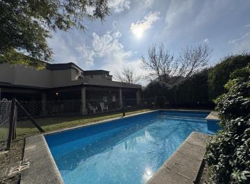 Casa · 297m² · 8 Ambientes · 3 Cocheras · Jardines del Jockey - 3 Dorm. - Pileta