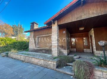 Casa · 140m² · 6 Ambientes · 2 Cocheras · Venta Casa 5 Ambientes con Gran Lote Merlo Sur