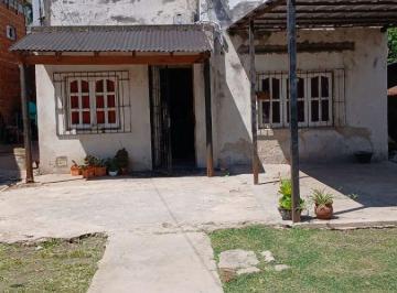 Casa de 2 ambientes, Almirante Brown · Casa en Venta, Rafael Calzada Tres Dorm., Patio, a m de La Estación, Calle de Asfalto