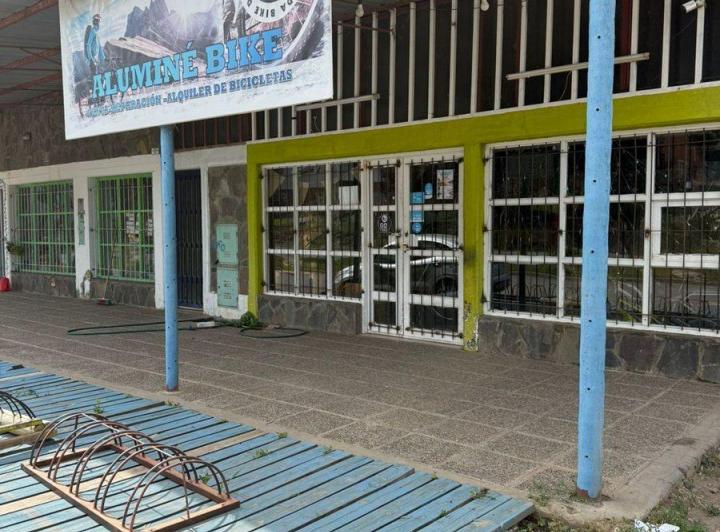 Local comercial · 181m²