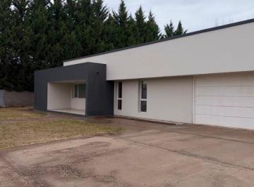 Casa de 6 ambientes, Cipolletti · Alquiler Casa Barrio Privado Afar Cipolletti | 3 Dorm. - Psicina - Cochera - Quincho