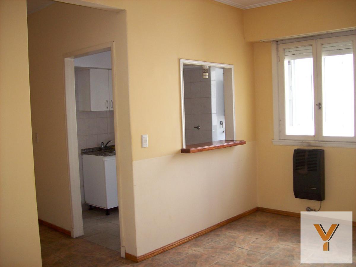 Departamento de 1 dormitorio en venta con balcón — Centro
