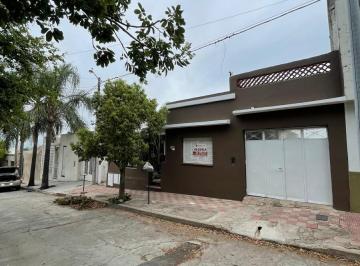 Casa · 266m² · 8 Ambientes · 1 Cochera · Venta | Pque. San Vicente | Tres Departamentos - Tres Rentas. Invertí Hoy! | Sup. del Lote: 300 m²