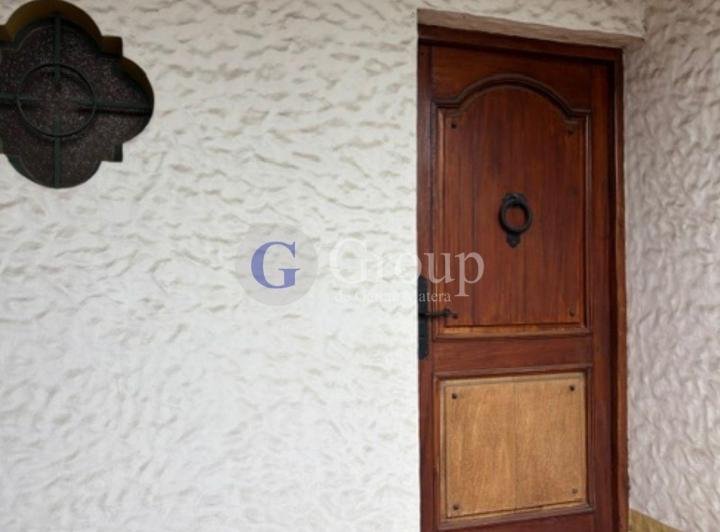 Casa · 240m² · 6 Ambientes · 1 Cochera