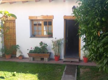 Casa · 285m² · 8 Ambientes · Casa en Venta - 4 Dorm. 2 Baños - 432 m² - General Roca