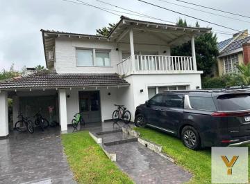 Departamento · 180m² · 4 Ambientes · Dúplex en Venta - 3 Dorm. 4 Baños - Canning