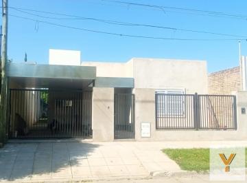 Casa · 100m² · 3 Ambientes · 1 Cochera · Casa en Venta - 2 Dorm. 1 Baño - Cochera - 330 m² - Lincoln