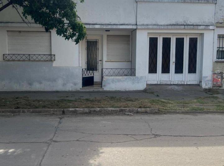 Casa · 90m² · 6 Ambientes · 1 Cochera