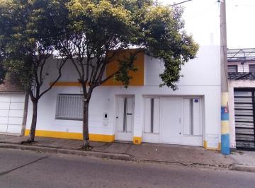 Casa · 13m² · 6 Ambientes · 1 Cochera · Casa Reciclada en Venta – Arroyito Río