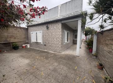 Casa · 200m² · 4 Ambientes · Casa Amplia de 3 D en Raul Colombres Al 200