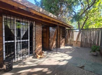 Casa de 6 ambientes, Capilla del Rosario · Casa Esquina con Pileta en Barrio Santa Ana Guaymallen