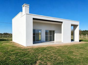 Quinta vacacional · 72m² · 3 Ambientes · 5 Cocheras · Casa Quinta en Venta en Exaltacion de La Cruz