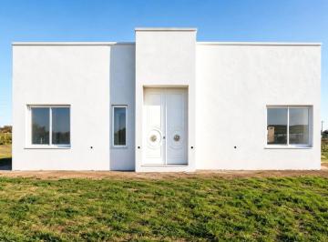 Quinta vacacional · 72m² · 3 Ambientes · 5 Cocheras · Casa Quinta en Venta con Pileta en Exaltacion de La Cruz