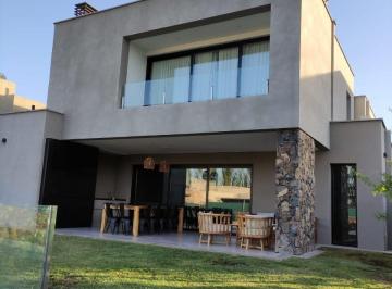 Casa de 8 ambientes, Carrodilla · Venta Casa Lar de Boedo