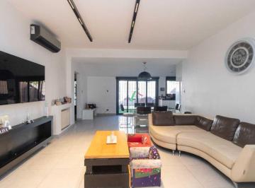 Casa · 290m² · 6 Ambientes · 1 Cochera · Venta Casa 6 Ambientes Pileta Cochera Villa Devoto