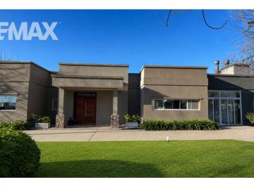 Casa · 168m² · 4 Ambientes · 2 Cocheras · Casa en Venta en Club de Campo Los Puentes – Luján