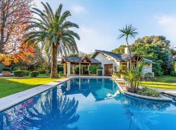 Casa · 316m² · 6 Ambientes · 4 Cocheras · Casa 5 Amb Pileta Quincho Pádel y 4 Lotes